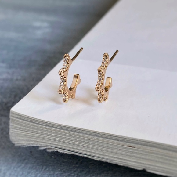 LAST ONE🔥 Tiny Star Hoop Earrings | 18K Gold Plated Sterling Silver | Jewelry - Picture 4 of 11